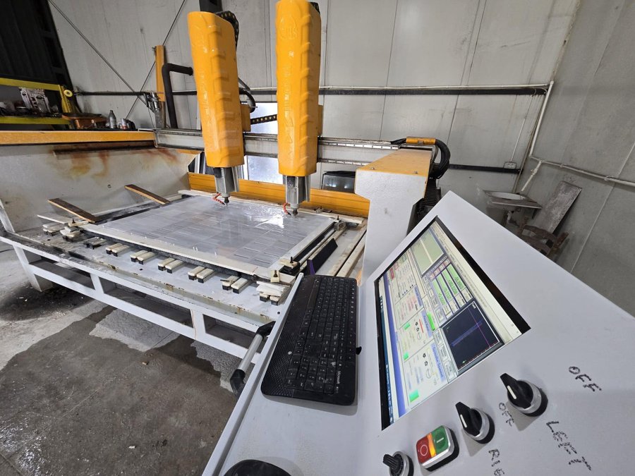 Mașină CNC Craft CNC în lucru